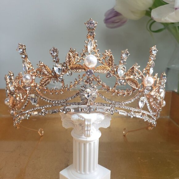 Jonquil Tiara Gold colored tiara with silver clear rhinestones and faux pearls - Picture 6 of 9